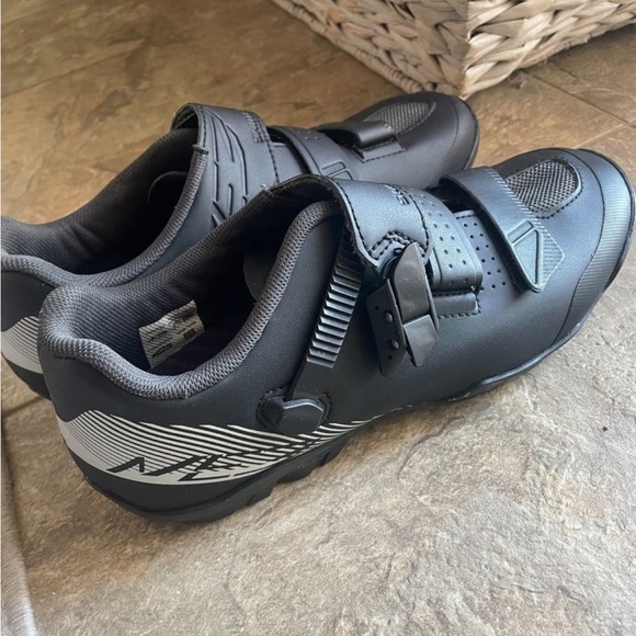Shimano Spin Shoes with Clips/Cleat! Great Condition! - Picture 1 of 7